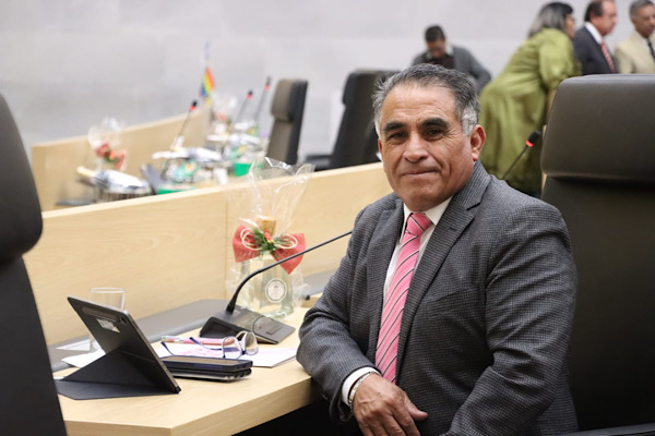 Impulsa diputado Elpidio Díaz propuesta para que municipios reduzcan costos de grúas y corralones