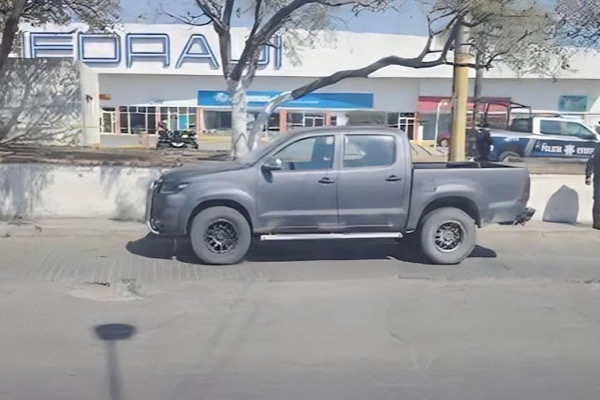 Dejan cuerpo frente a la Presidencia Municipal de Texmelucan