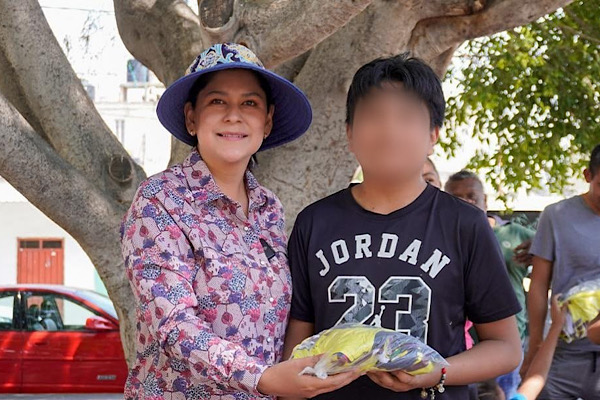 Diputada Ana Tepole impulsa el deporte y respalda a la niñez de Tehuacán con entrega de uniformes