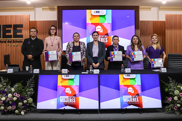 Conmemora IEE el 8M con conversatorio de las mujeres en instituciones democráticas