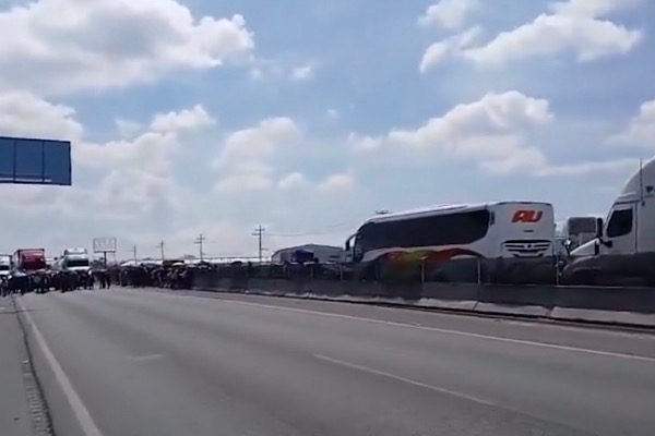 Bloqueo colapsa la autopista Puebla–Orizaba a la altura del Periférico Ecológico