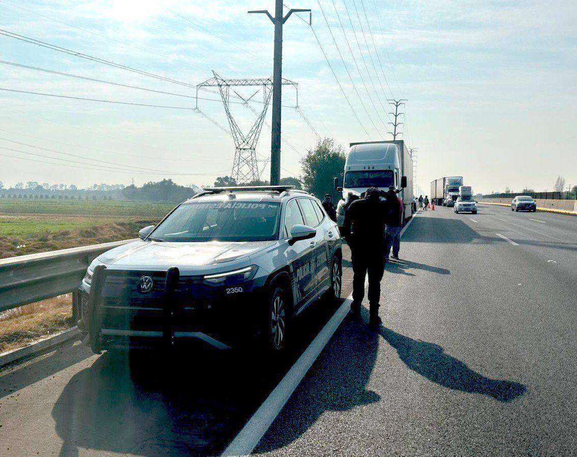 Policía Estatal frustra robo de tractocamión en la México-Puebla