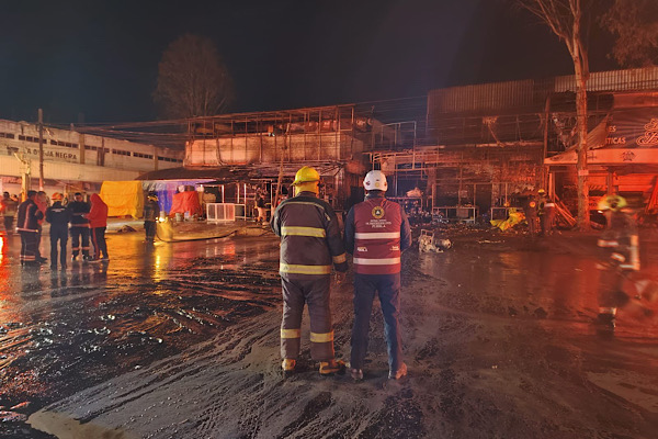 Incendio en la Central de Abastos de Puebla deja solo daños materiales