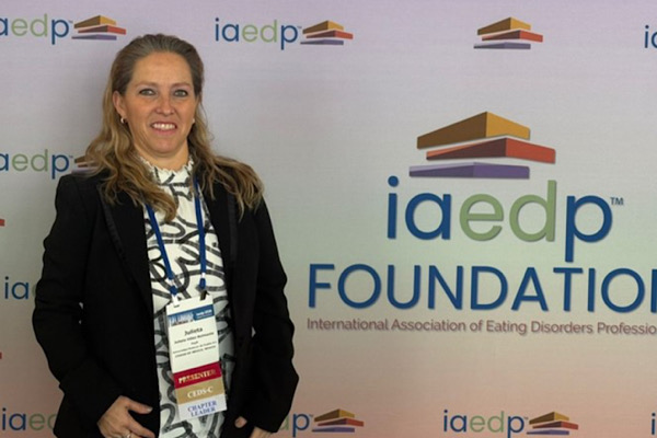 Anáhuac Puebla presenta investigación sobre anorexia y neurofeedback en simposio global