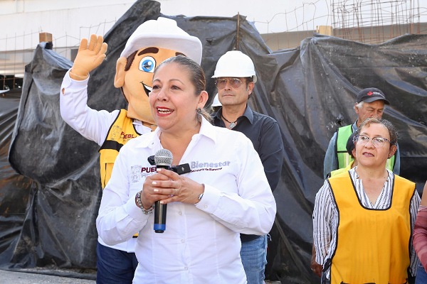 Supervisa Laura Artemisa pavimentación en Puebla capital implementada por Gobierno Estatal
