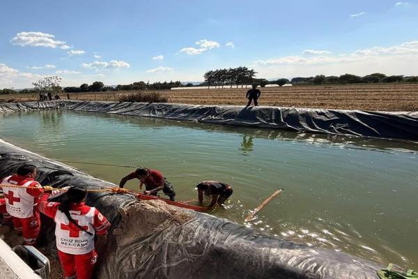Menor de 15 años muere ahogado en jagüey de Tecamachalco