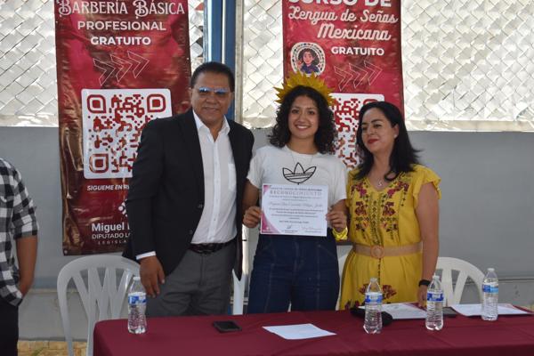 Promueve el diputado Miguel Márquez inclusión y oportunidades de desarrollo para habitantes de Huauchinango