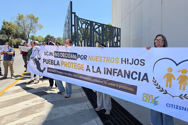 Colectivos entregan firmas al Congreso para que frene reforma de infancias trans