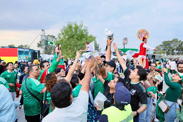 Miles de familias disfrutan de fiesta mundialista en Puebla; un éxito la verbena popular