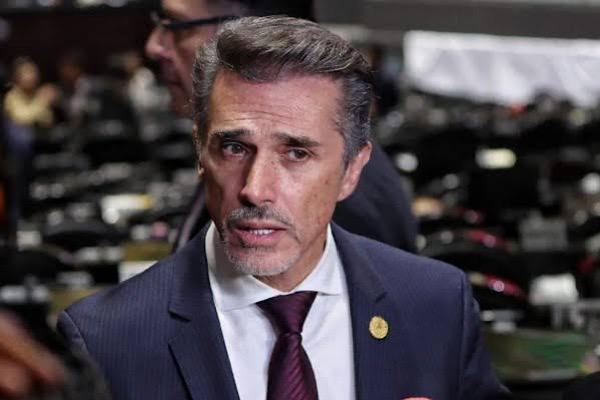 Sergio Mayer presenta su renuncia irrevocable a la militancia de Morena