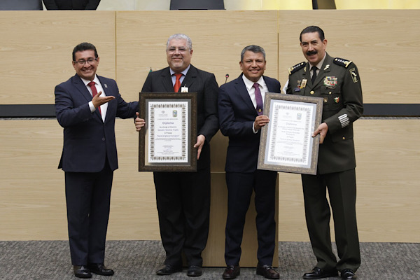 Entrega Congreso del Estado Presea “General Ignacio Zaragoza” a dos poblanos distinguidos y con visión de servicio