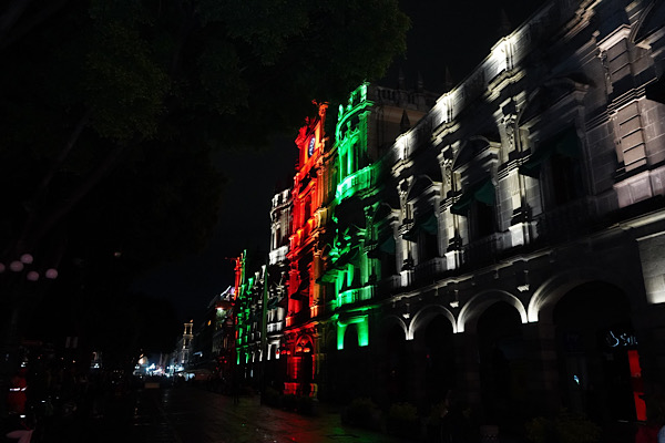 Inaugura Pepe Chedraui nuevo sistema de iluminación arquitectónica del Palacio Municipal