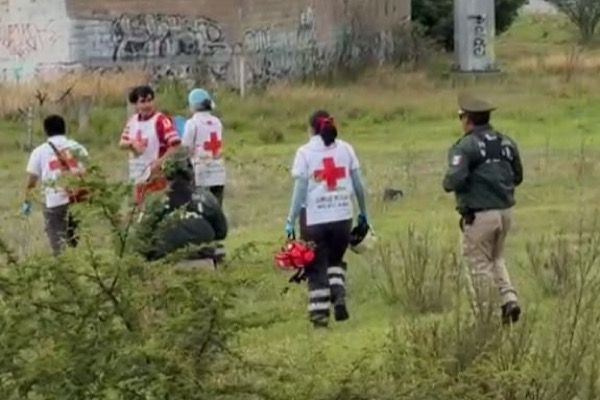 Mujer sufre crisis nerviosa en Periférico Ecológico
