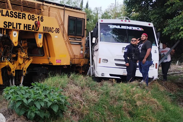 Ruta 50 que arrastró niveladora de vías, operaba en la ilegalidad