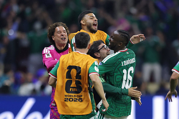 México pasa a Octavos de Final al vencer 2-0 a Ecuador