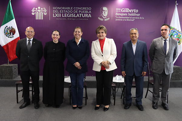 Reconoce Congreso del Estado a docentes de Educación Física del BINE por 30 años de servicio