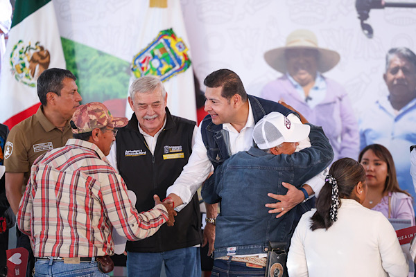 Microrregión de Cuautinchán se beneficia con apoyos al campo, infraestructura y vivienda