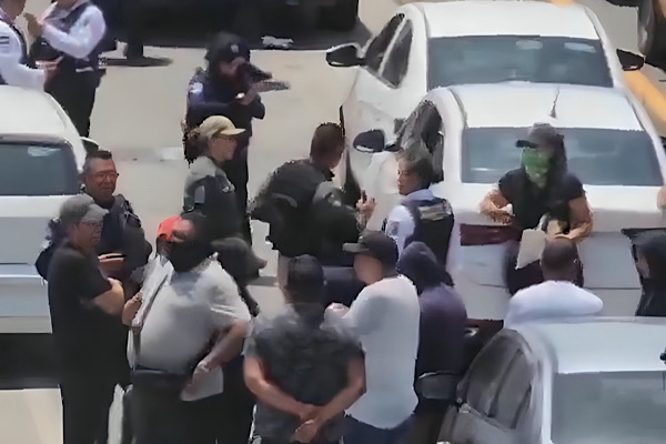 Detienen a cuatro personas señaladas por fraude en compra-venta de vehículos