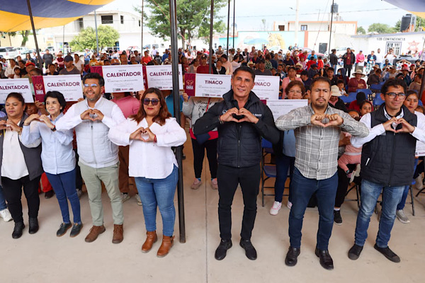 Gobierno del Estado cumple compromisos con familias de San José Chiapa