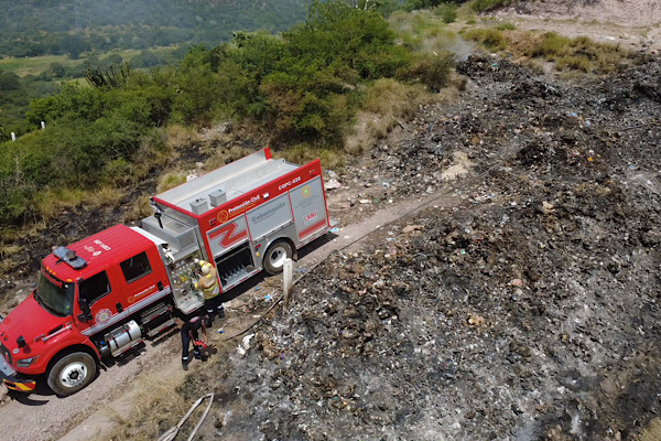 Protección Civil reporta 60% de control en incendio de Acatlán