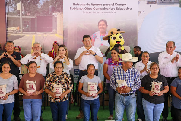 Gobierno federal y estatal cumplen con familias de Pantepec