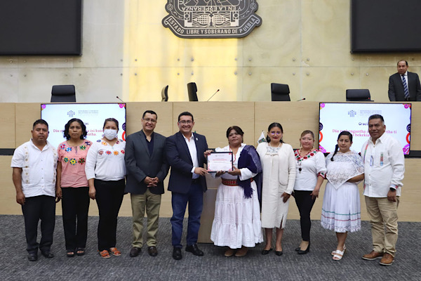 Reconocen en el Congreso de Puebla la labor docente en la preservación de lenguas originarias
