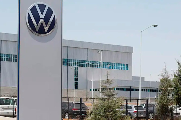Armenta pide a Volkswagen privilegiar diálogo ante situación laboral