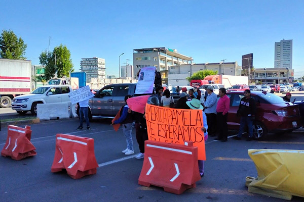 Bloquean Vía Atlixcáyotl para exigir localización de América Pamela