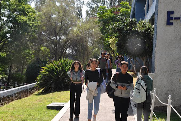 Gobierno de Puebla analiza la ampliación de matrícula en nivel medio superior