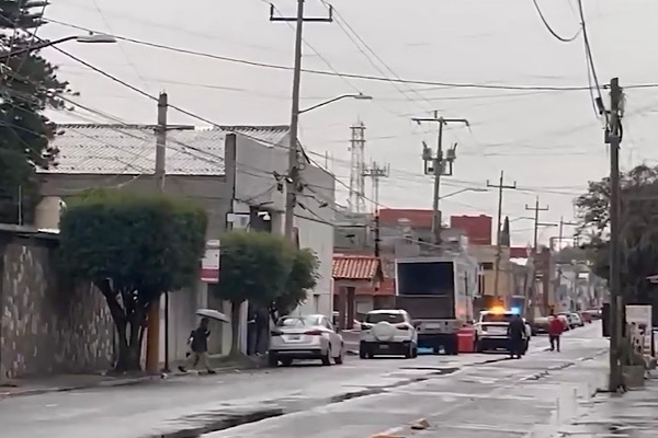 Muere trabajador de Castores, tras caerle tarima con cajas de azulejo
