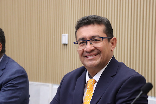 Presidente del Congreso se suma a la prueba antidoping