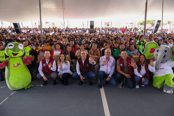 Pepe Chedraui entrega más de 10 mil despensas del programa “Alimentación Imparable” en la Laguna de Chapulco