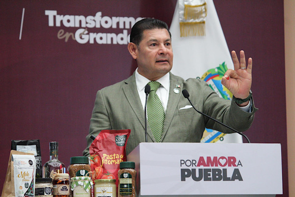 Armenta ofreció a viuda de Rubén Curiel solicitar atracción del caso a la FGR