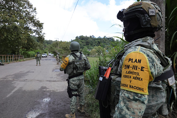 Gobierno estatal mantiene operativo preventivo para proteger a familias en la Sierra Norte