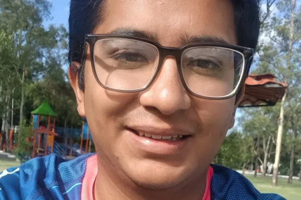Armenta sostiene reunión con padres del joven desaparecido de la BUAP