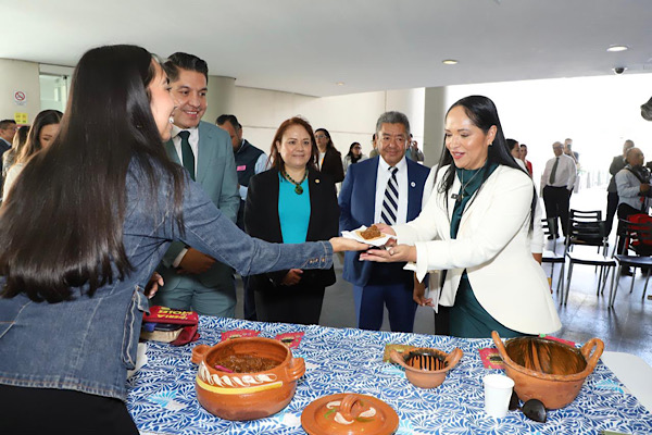Liz Sánchez presenta en el Senado la Feria de los Moles 2026; refrenda respaldo a la comunidad migrante