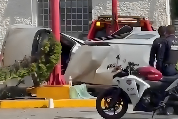 Muere hombre tras volcar su camioneta en la colonia El Carmen