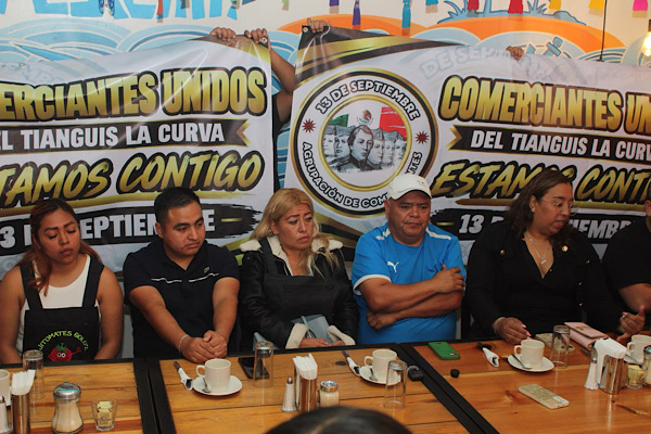 Comerciantes del Tianguis “La Curva” se deslindan de acusaciones por cobro de piso