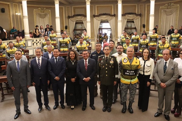Con la develación de letras doradas en el Muro de Honor del Congreso, conmemoran el 60 aniversario del Plan DN-III-E