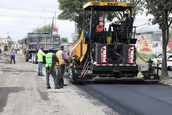 Con 13 trenes de pavimento, Gobierno Estatal transforma 558 kilómetros de vialidades