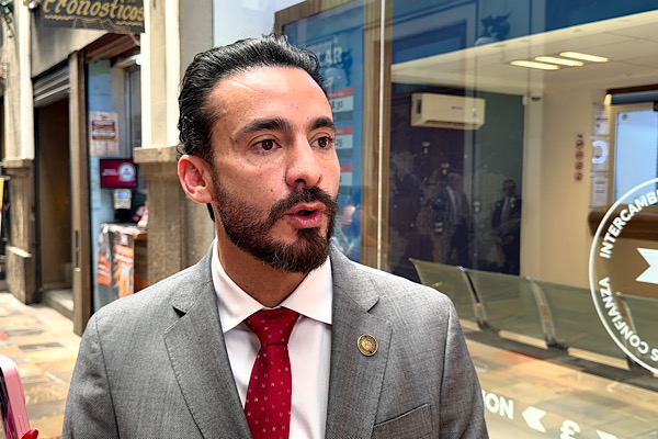 Toño López buscará la reelección en el Distrito 11; reta a debatir a sus contrincantes